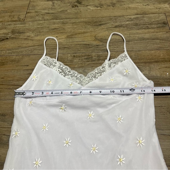 MOTEL Rocks Daisy Bodycon Dress in White Daisy Embroidered Mini Size M - Picture 11 of 12